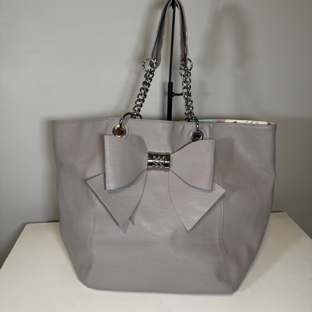Betsey Johnson Tote Bag Lilac Grey Faux Leather Bow Chain Strap Lined NWT